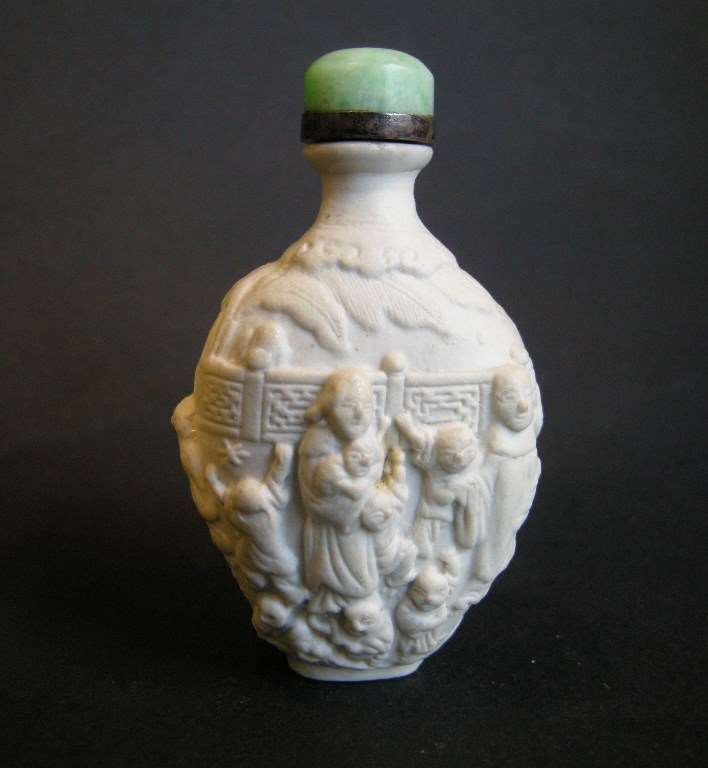 Biscuit porcelain snuff bottle sculpted with ladys and childrens